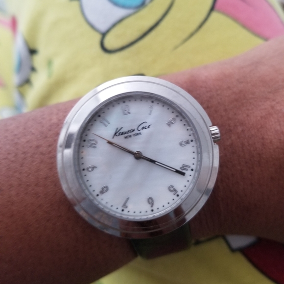 Kenneth Cole leather watch - Picture 6 of 6